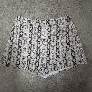Stylish Snake Print Women's Shorts